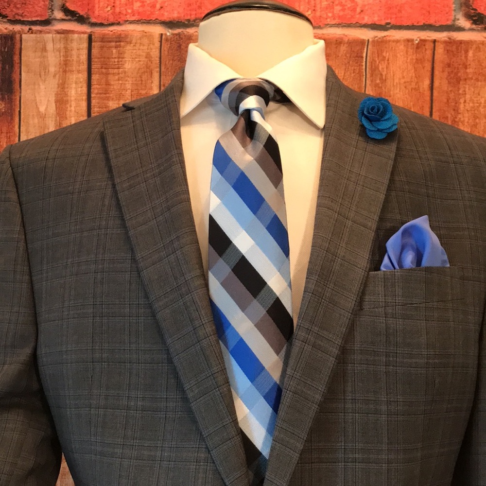 Michael Strahan Gray Suit